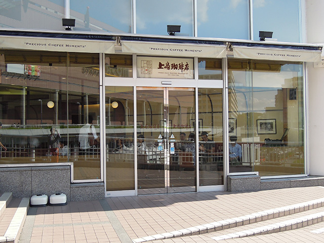 上島珈琲店　横浜センター北店の入り口