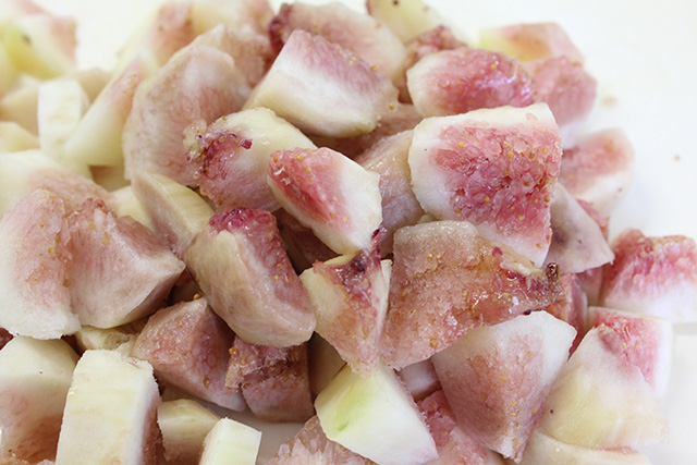 賽の目に切られたイチジク