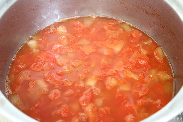 鍋の水分が減りスイカが煮詰まっている